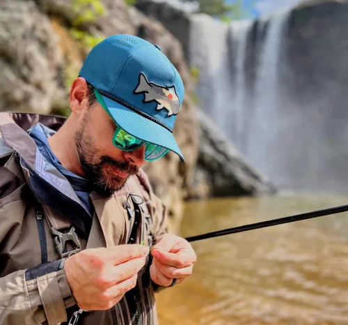 Vista 20 de Paramount Outdoors Sombrero de pesca de trucha al atardecer, diseño de silueta de pez de montaña, sombrero para exteriores con cómodo Snapback