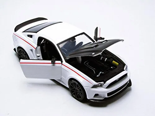 Vista 4 de Maisto 2014 Ford Mustang Street Racer Blanco 1/24 Modelo Coche