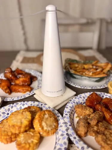 Vista 6 de Ventiladores Antimoscas para Mesas de Modern Lyfe - Alimentados por Batería AA y USB - Matamoscas Accesorio para Acampar al Aire Libre o para Comida