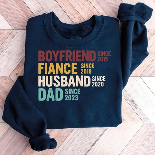 Vista 15 de Sudadera con capucha personalizada con diseño de línea de tiempo de la familia vintage