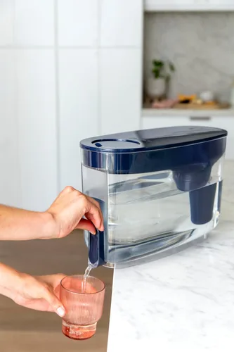 Vista 7 de LifeStraw Home - Dispensador de filtro de agua, 18 tazas, azul medianoche, sin BPA para protección contra contaminantes del agua del grifo