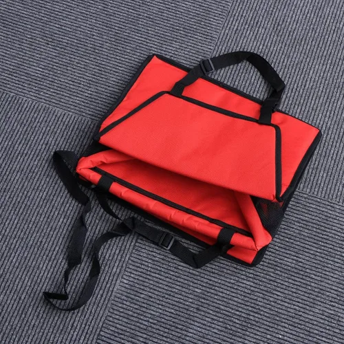 Vista 4 de Perro portátil con cinturón ajustable, bolsa de viaje colgante roja para perros seguros