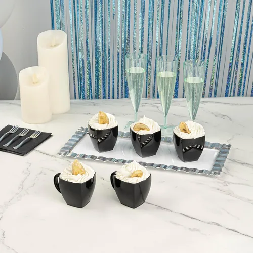Vista 4 de Restaurantware -Tazas cuadradas de 5 onzas para café expreso, 100 tazas de café de plástico desechables - Plástico PS, con asas, taza de postre