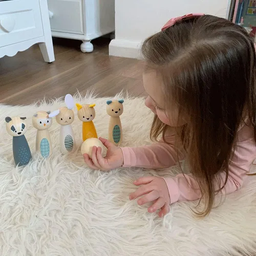 Vista 6 de Bigjigs Toys Skittles de animales de madera, juego de bolos y bolos de 6 piezas, juegos para niños, juguete para interiores y exteriores, regalos