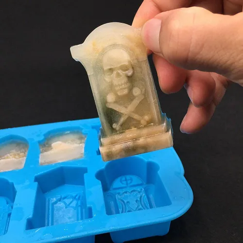 Vista 4 de MoldFun Molde de silicona 3D para Halloween, ataúd con calaveras, araña, RIP, molde de silicona para chocolate, caramelos, cubitos de hielo