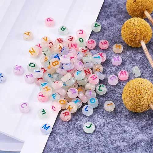 Vista 3 de KISSITTY 200 cuentas de letras que brillan en la oscuridad, acrílico luminoso, planas, redondas, espaciadores de joyería, cuentas del alfabeto