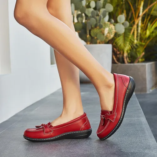 Vista 7 de Artisure Mocasines de cuero clásicos y cómodos para mujer, estilo casual, con borlas, bonitos zapatos de vestir para el trabajo, oficina, zapatos