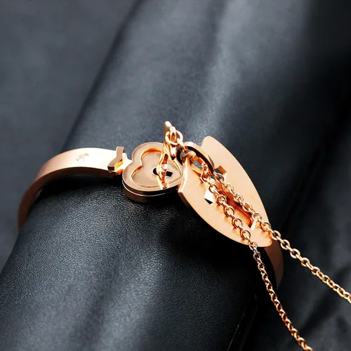 Vista 5 de Uloveido Collar con colgante de llave de escudo y pulsera de bloqueo para niñas y niños, juego de pulsera para hombres y mujeres, regalo