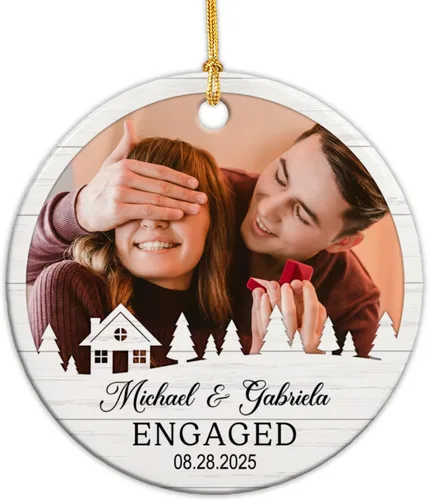 Vista 11 de Adorno de cerámica personalizable con texto en inglés «Our First Christmas Married», adorno de Navidad personalizado para el señor y la señora