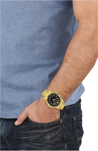 Vista 4 de Versace Reloj de pulsera IP oro amarillo Hellenyium de 1.654in VE3A00820 para hombre, IP oro amarillo, Hellenyium