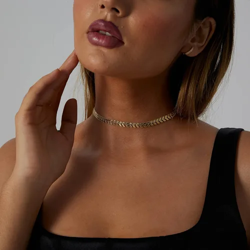 Vista 3 de CAROVO Gargantilla para mujer, delicado collar chapado en oro de 14 quilates, con lentejuelas y puntos brillantes, caja de clip satélite, collares