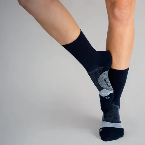 Vista 47 de Feetures Elite Ultra Light Cushion Mini Crew Sock - Calcetines deportivos con compresión dirigida