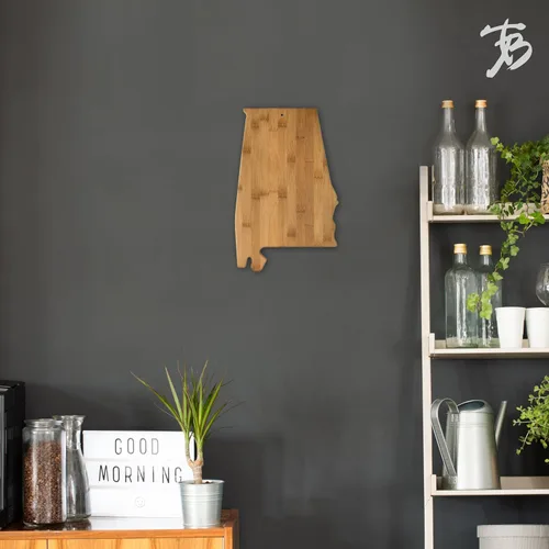 Vista 4 de Tabla para cortar y servir modelo Alabama de Totally Bamboo, de bambú 100%, para cocina y entretenimiento, Alabama, Marrón