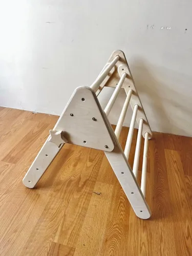 Vista 5 de Montessori Triángulo de escalada de madera para niños Marco de escalada plegable para interiores para niños y niños pequeños Equipo de parque