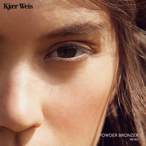 Vista 2 de Kjaer Weis - Maquillaje bronceador en polvo. Maquillaje de contorno de terracota cálido mate para maquillaje facial bronceado de aspecto natural.