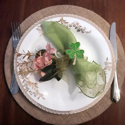 Vista 4 de Juego de 6 servilleteros de trébol verde para decoración de mesa, accesorios para el día de San Patricio