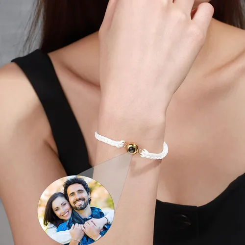Vista 3 de guk Pulsera de proyección de fotos personalizada, ajustable, pulsera de fotos circular personalizada con texto en inglés "I Love You", pulsera