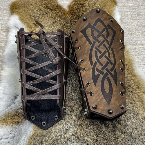 Vista 5 de Brazaletes vikingos de cuero sintético, muñequera de guantelete de cuero, brazaletes medievales, armadura de brazo, caballero LARP, 2 piezas