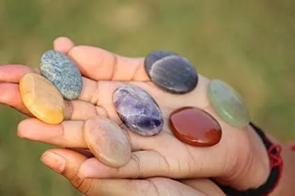 Vista 4 de Jet 7 chakras ovaladas piedras preciosas para el equilibrio del aura curativa de chakras para el crecimiento psíquico, mejora la relación amorosa