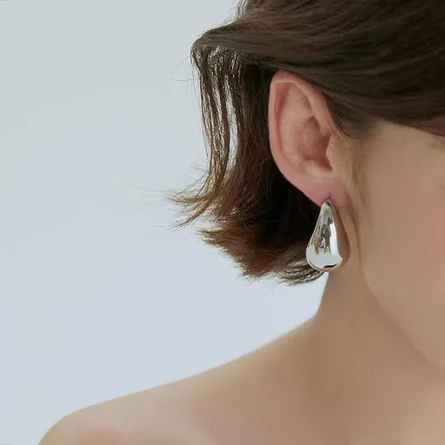 Vista 4 de Pendientes de lágrima de oro para mujer, aretes de gota de agua, aretes ligeros chapados en oro de 14 quilates, joyería de moda para mujeres y niñas