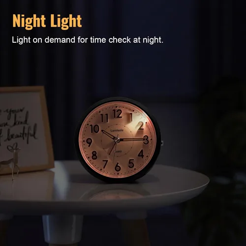Vista 5 de Lamisola Reloj de escritorio pequeño, funciona con pilas, reloj despertador analógico compacto para dormitorio, oficina en casa, baño, cocina