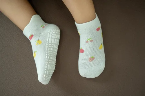 Vista 6 de RATIVE Calcetines antideslizantes con puños para bebés, niños y niñas