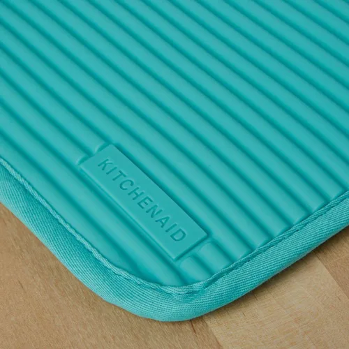 Vista 2 de KitchenAid Juego de 2 soportes para ollas de silicona suave acanalados, color cielo aguamarina, 7 x 9 pulgadas Aqua Sky