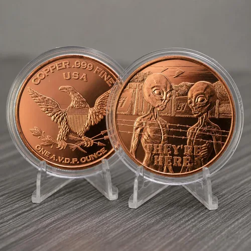 Vista 2 de Aliens They are Here Area 51 Moneda redonda coleccionable de cobre 999 de 1 oz (1.535 in) en cápsula - COA by Heavenly Metals Están aquí