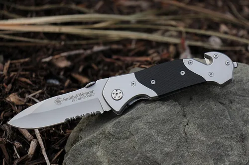 Vista 3 de Smith & Wesson SWFRS 8in High Carbon S.S. Folding Knife