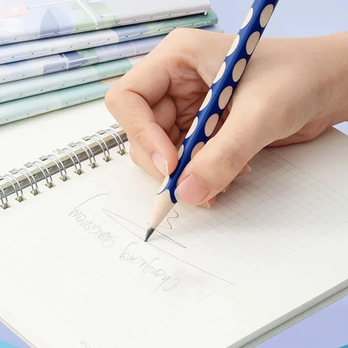Vista 5 de M&G 12 piezas de lápices triangulares para niños, lápices HB con mango de corrección triangular, preafilados, lápices de grafito con madera