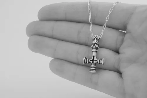 Vista 5 de Little Devil Designs Collar de plata de ley con cruz de lobo islandés, martillo de Thor, pequeño, 3D de doble cara