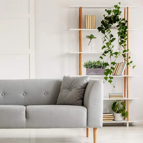 Vista 7 de Winlyn Plantas de eucalipto sintético en maceta de madera rectangular rústica, arreglo de vegetación de eucalipto artificial, planta en maceta