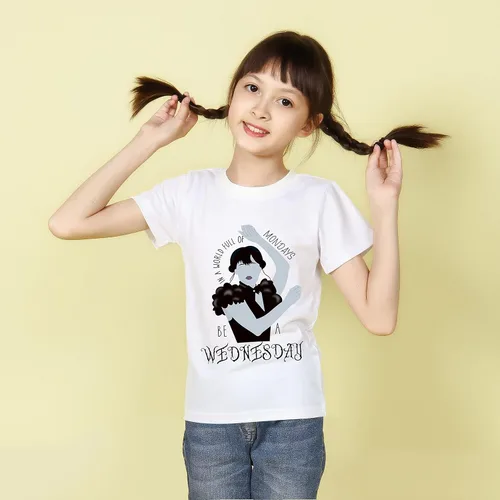 Vista 2 de Wednesday Addams Camisa para niñas Nevermore Academy Framed Retrato Camiseta Dark Dancing Queen Tees Ropa Mercancía