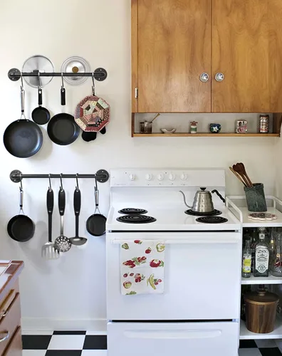 Vista 4 de Estante Industrial de Tubo para Ollas y Sartenes de 21" (Paquete de 2), Perchero de Pared para Ollas y Sartenes con Barra para Colgar y Colgador