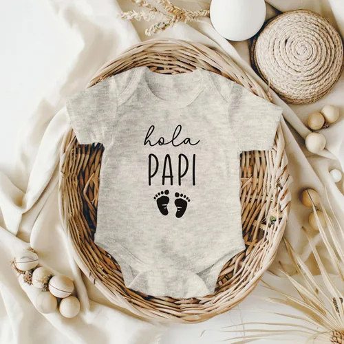 Vista 4 de Pineapple Pancake Kids Hola Papi - Body para bebé con anuncio de embarazo en español, sorpresa para nuevo papá