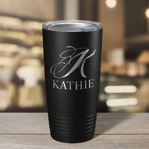 Vista 6 de Vaso personalizado de regalo de cumpleaños para mujeres y hombres, con monograma de escritura dividida, inicial y nombre grabado en negro, taza