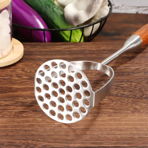 Vista 7 de Angoily Triturador de papas de acero inoxidable con mango de madera, prensador de papas resistente para papas de mano para aguacate y verduras