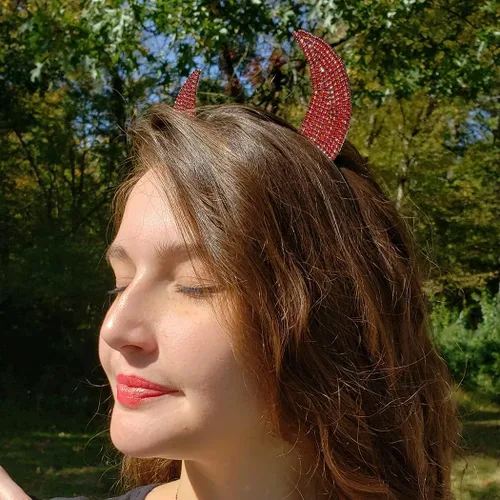 Vista 3 de Rosemarie Collections Women's Spooky Fun Crystal Rhinestone Red Devil Horns Decorative Halloween Costume 1 Headband