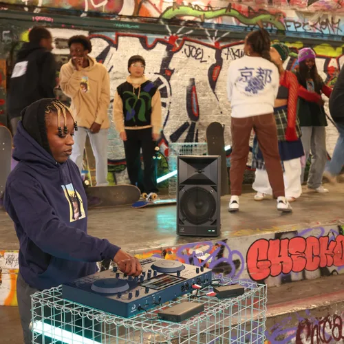 Vista 9 de AlphaTheta OMNIS-Duo - Sistema de DJ portátil todo en uno, batería