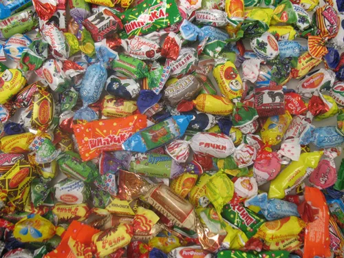 Vista 2 de Surtido de dulces de chocolate gourmet rusos y ucranianos (5 libras (80 oz))