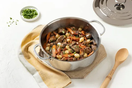 Vista 5 de Le Creuset Sartén Rondeau de acero inoxidable de tres capas, 4.5 cuartos de galón