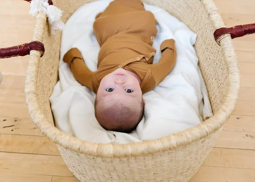 Vista 4 de Vestido de bebé Copper Pearl - Vestidos anudados para recién nacidos para bebé niño y niña, vestidos de bebé suaves y elásticos de manga larga