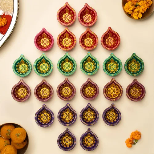 Vista 8 de Paquete de 24 diyas de arcilla con mechas de algodón, decoraciones Diwali para el hogar, Mitti Diya para Pooja, decoración india de Pooja