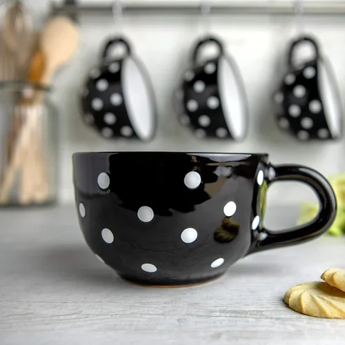 Vista 2 de City to Cottage Taza de cerámica hecha a mano con diseño de lunares blancos y negros, extra grande de 17.5 onzas, capuchino de cerámica, café, té