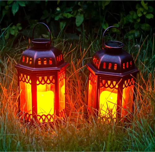Vista 3 de Paquete de 2 faroles solares de bronce, faroles colgantes retro ornamentados con asa, linterna para exteriores con vela LED parpadeante, 6.60 x 6.60