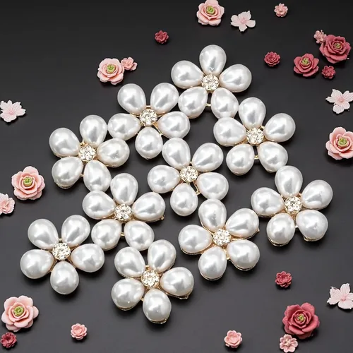 Vista 3 de 30 piezas chapadas en plata de 5 pétalos, cuentas de flores de diamantes de imitación, botón de adorno para ropa hecha a mano, zapatos, sombreros