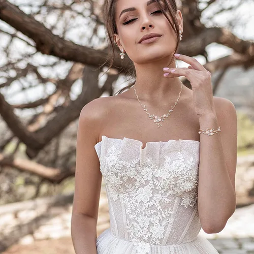 Vista 2 de EVER FAITH Marquise CZ - Collar de filigrana de hoja de flor de novia con circonita cúbica simulada