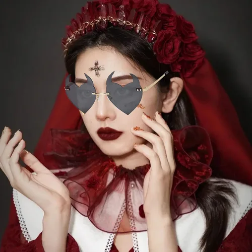 Vista 3 de Zando Gafas de sol en forma de corazón con diamantes de imitación - Gafas de corazón con biseladas