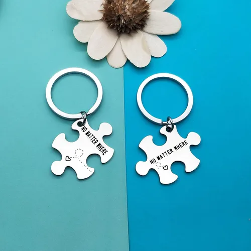 Vista 5 de Llavero de regalo para pareja de larga distancia, llavero de regalo para mejores amigos, juego de 2 llaveros de rompecabezas, regalo de amistad