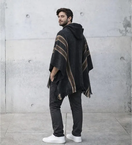 Vista 2 de Gamboa Alpaca Poncho for Men with Hood Negro